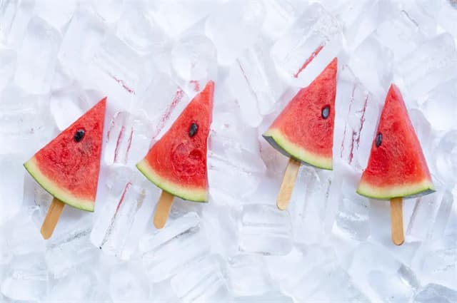 【吃瓜群qq群免费】姐妹情深还是塑料姐妹？谁在背后捅刀让人寒心！