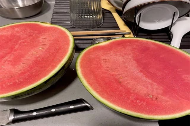 吃瓜qq群热议：网红“整容脸”背后真相曝光，医院联手制造焦虑赚疯了！