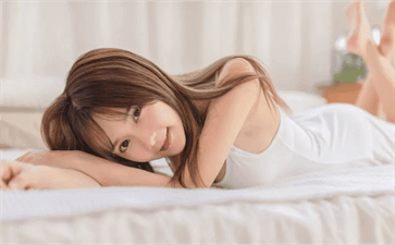 网友疯传的“恋情瓜”竟然是真的？！狗仔视频流出，吃瓜群qq群炸了锅！